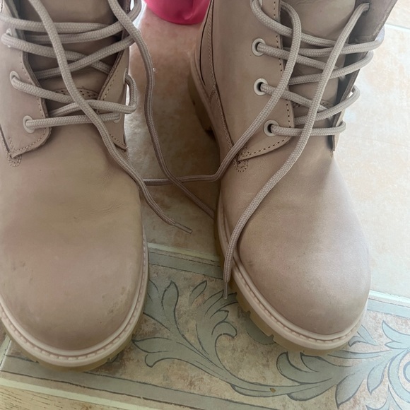 Aldo boots size 9 pink few signs of wear, see the photos for more reference. - Picture 3 of 10